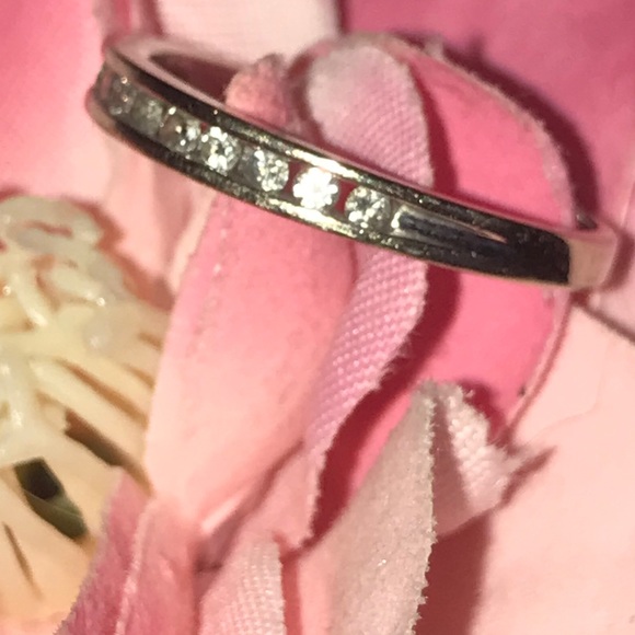 10k white Gold Genuine Diamond Band - Picture 4 of 14